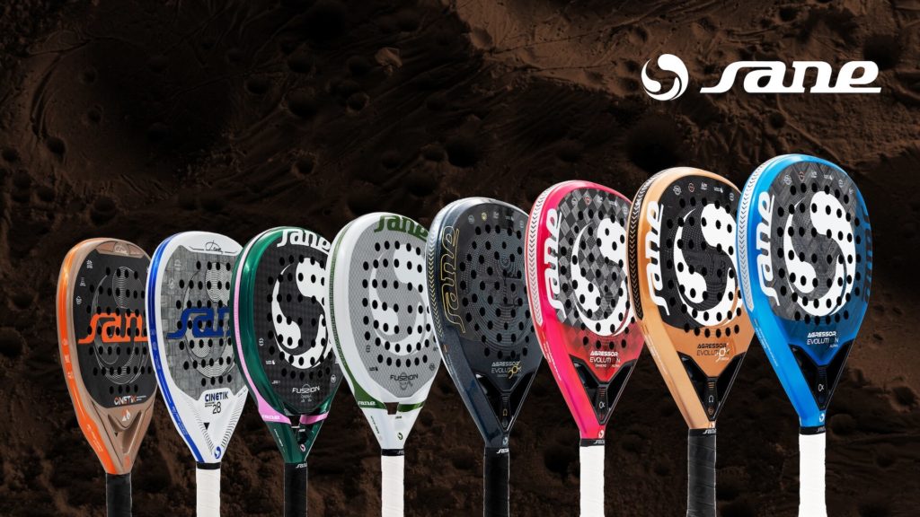Rachette Padel Sane di colori differenti in fila